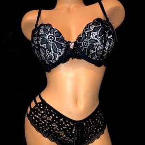 Strapless Bombshell Style Bra with Matching Cheeky